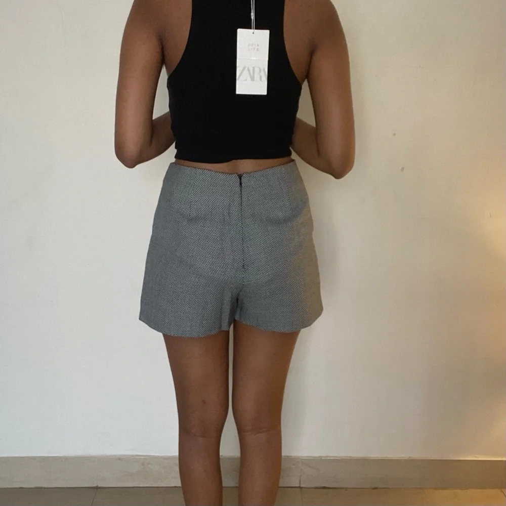 Dorothy Perkins mini skirt with shorts, skort in grey black and white. - Picture 5 of 6